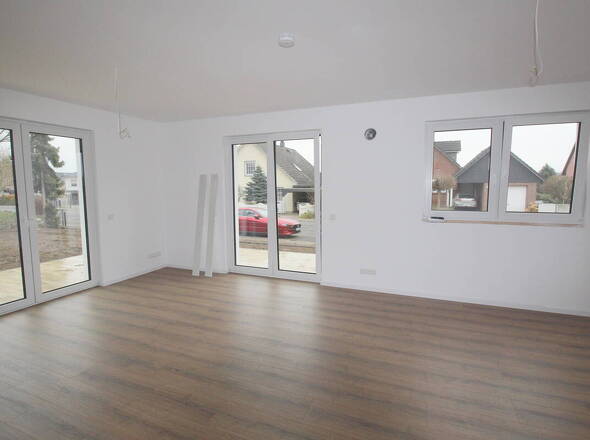 Geräumiges Wohnzimmer EG mit zweifachem Terrassenzugang