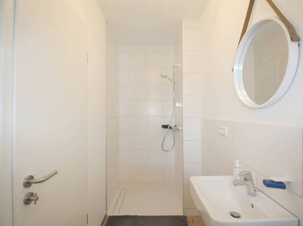 Ebenerdige Dusche im Gäste-WC EG