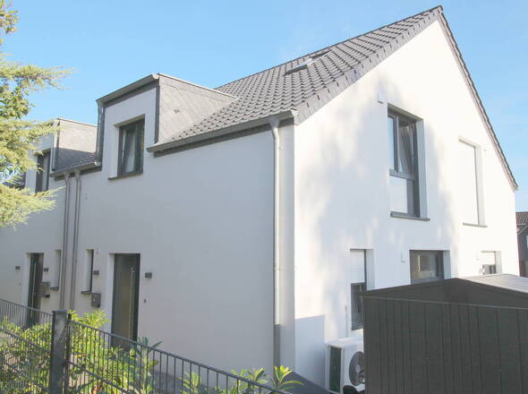 Ansicht DHH von der Hauseingangsseite mit Geräteraum