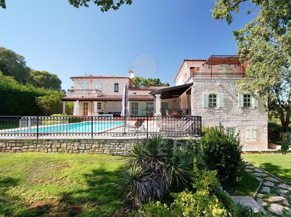 Luxuriöse Steinhausvilla in ruhigem istrischen Dorf