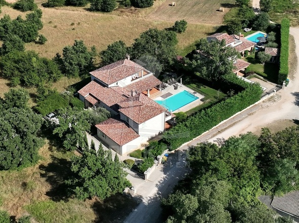 Luxuriöse Steinhausvilla in ruhigem istrischen Dorf