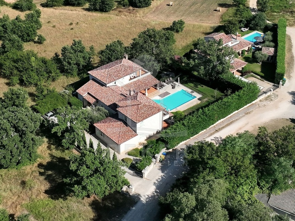 Luxuriöse Steinhausvilla in ruhigem istrischen Dorf