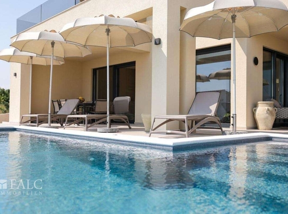 Poolbereich zum entspannen