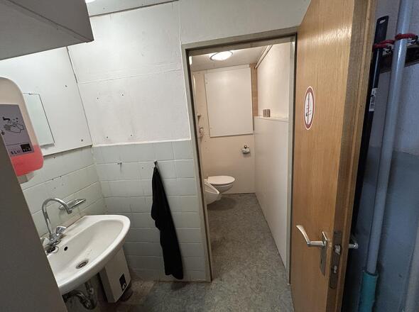 Mitarbeiter-WC im Ladenlokal