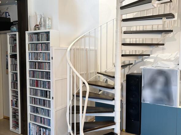 Treppe zur oberen Ebene