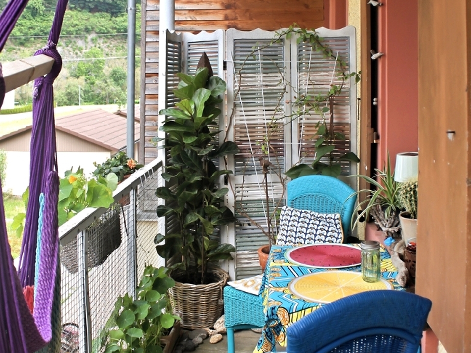 Gemütlicher und privater Balkon