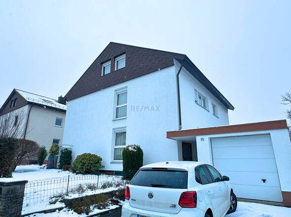 Stellplatz und Garage