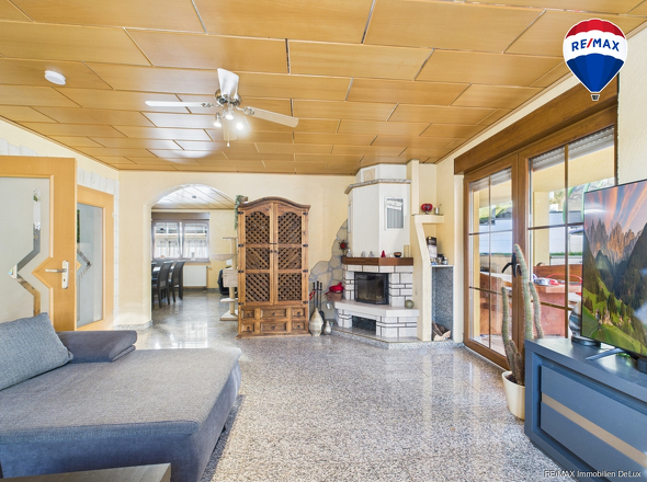 REMAX Immobilien DeLux Einfamilienhaus in Besseringen Wohnbereich