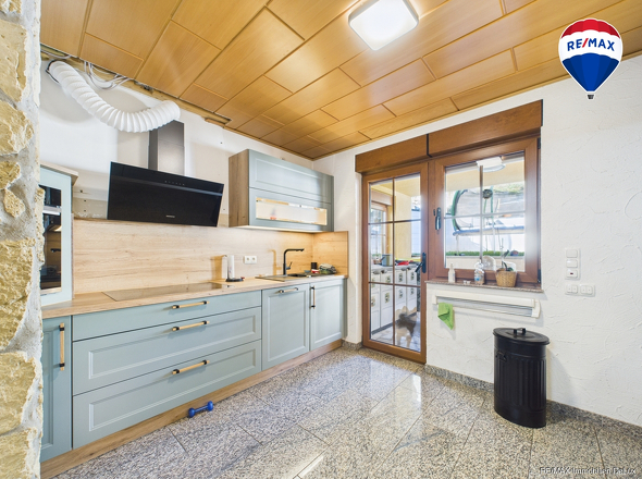 REMAX Immobilien DeLux Einfamilienhaus in Besseringen Küche