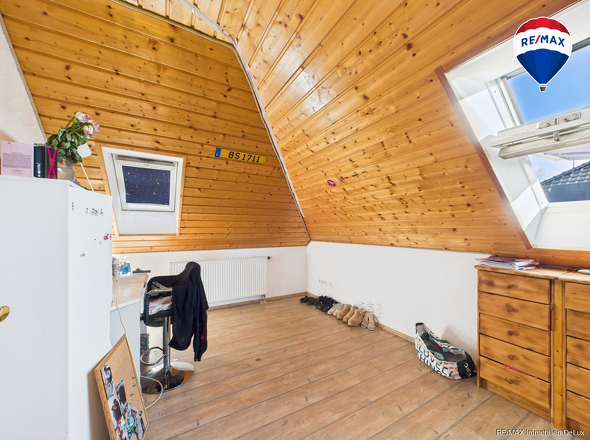 REMAX Immobilien DeLux Einfamilienhaus in Besseringen Schlafzimmer