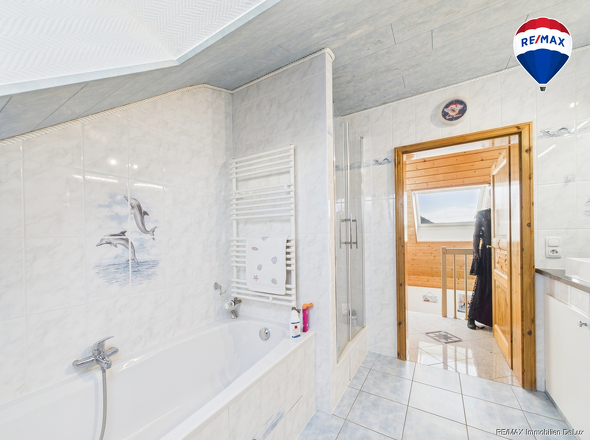 REMAX Immobilien DeLux Einfamilienhaus in Besseringen Bad OG