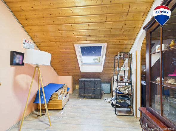 REMAX Immobilien DeLux Einfamilienhaus in Besseringen Abstellraum/Büro