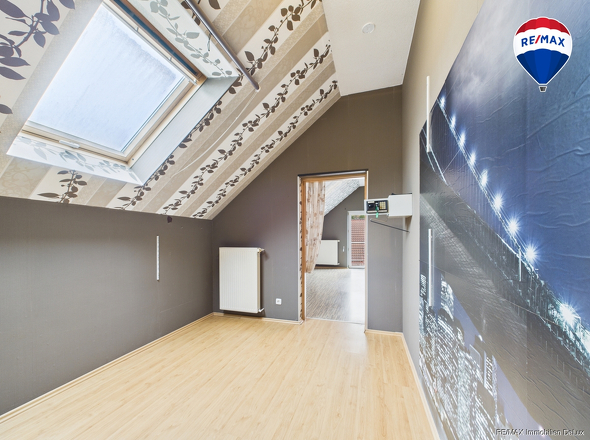 RE/MAX Immobilien DeLux Zweifamilienhaus Lebach - Steinbach  Schlafzimmer