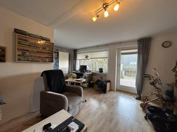 Hobbyraum mit Zugang zur Terrasse