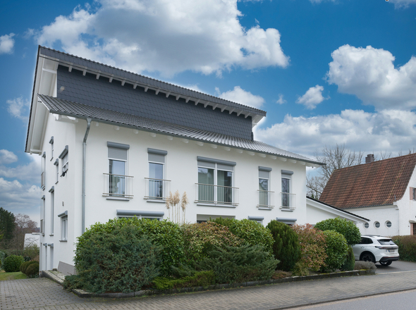 REMAX Immobilien DeLux Einfamilienhau Frontansicht Neunkirchen Mark Borowicz