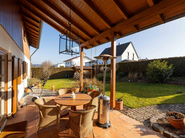 Süd-Terrasse mit Garten