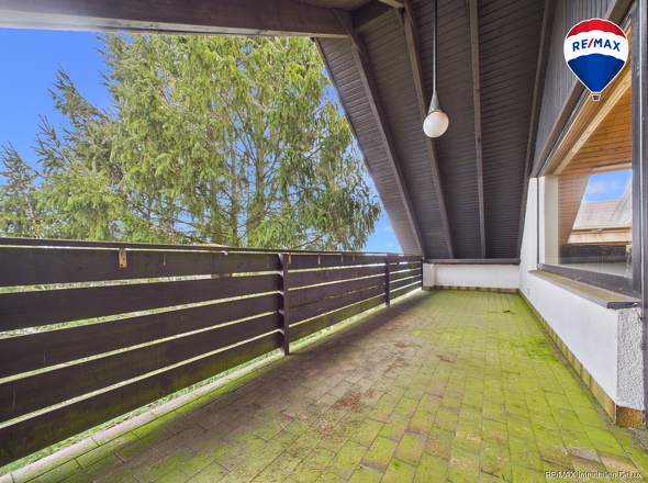 REMAX Immobilien DeLux Einfamilienhau Balkon Eppelborn Mark Borowicz