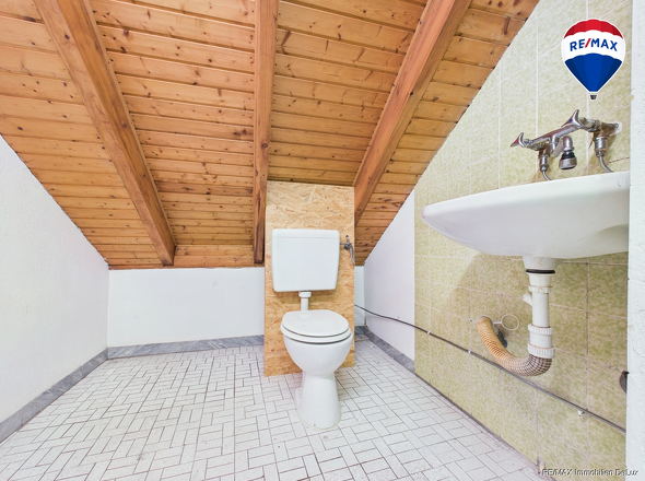 REMAX Immobilien DeLux Einfamilienhau WC Eppelborn Mark Borowicz