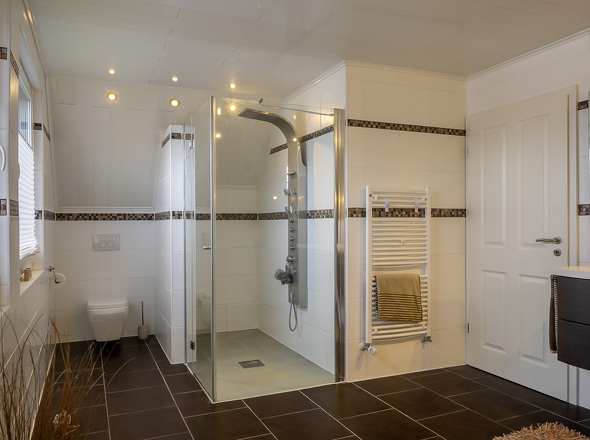 Das Bad mit der Dusche