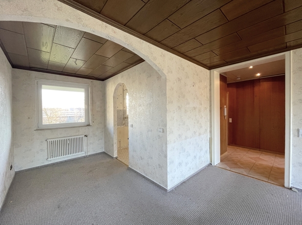 Esszimmer mit Zugang zur Küche