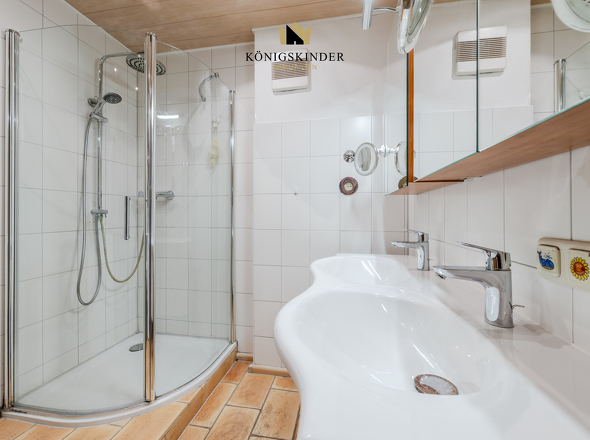 Bad mit Doppelwaschbecken