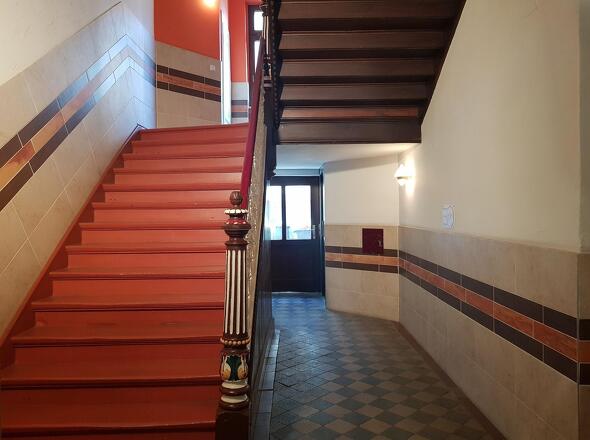 Hauseingang mit Zugang zum Innenhof