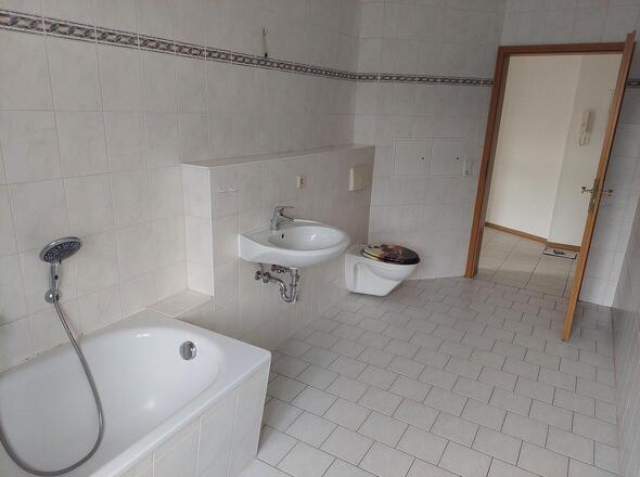 Bad mit Wanne und WM Anschluss