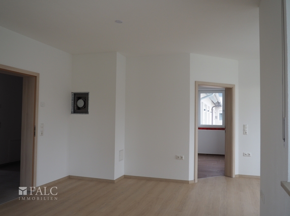 Eingang Küche mit Kaminanschluss