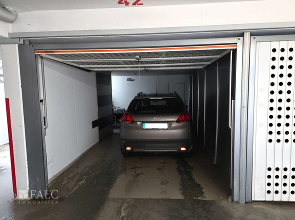 Tiefgaragenplatz für ein Auto - Verbessert - (KI verbessert)