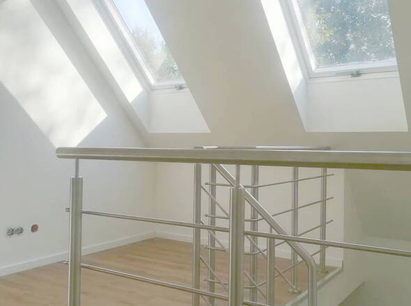 Zwei große Dachfenster für lichtdurchflutete Empore OG