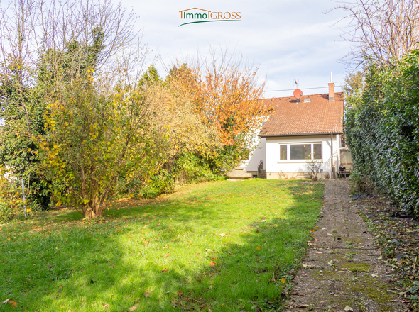 Sicht auf das Haus aus dem Garten