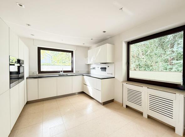 Küche mit Miele-Einbauküche