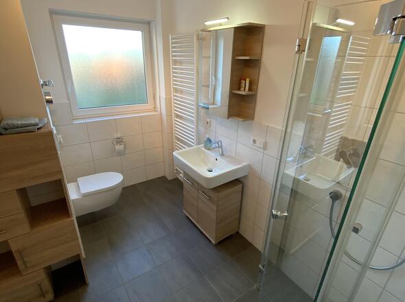 Tageslichtbad mit Dusche