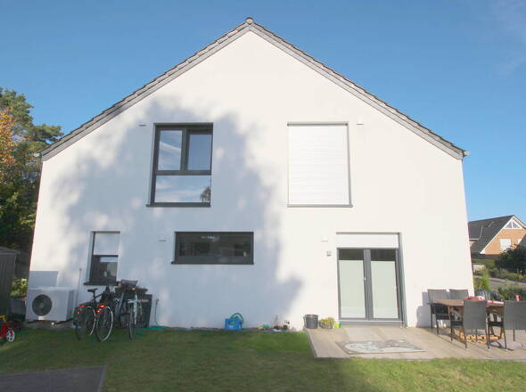 Geräumige DHH mit gr. Fenstern u. Wärmepumpe