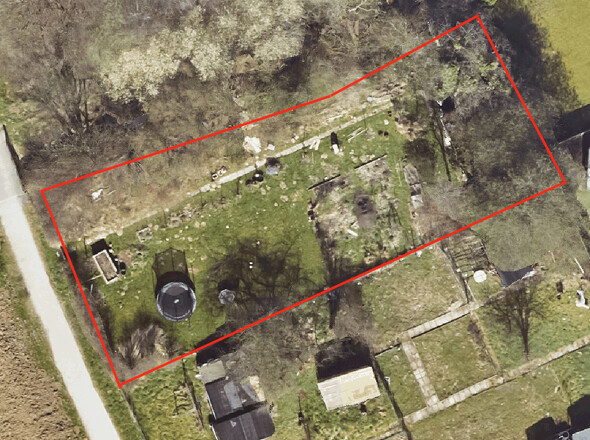 Luftbild mit grober roten Einzeichnung des Grundstücke Quelle: © Stadt Bielefeld, Amt für Geoinformation und Kataster (CC BY 4.0).