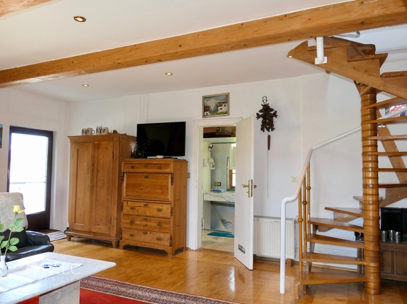 OG: Wohnzimmer, Bad, Terrasse