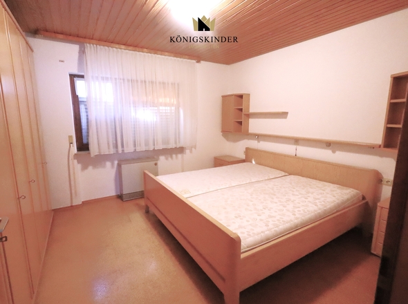 Platz genug im Schlafzimmer.