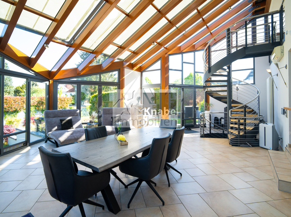 Sonnenlichtverwöhnter Wintergarten