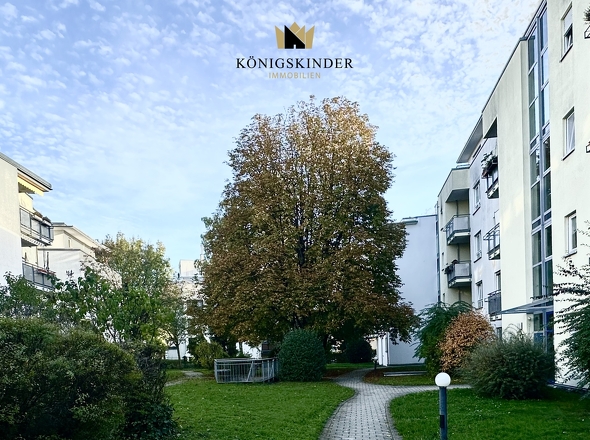 Außenansicht mit gepflegtem Grünbereich