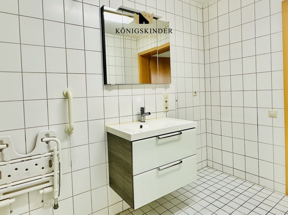 Badezimmer mit Waschmaschinenanschluss