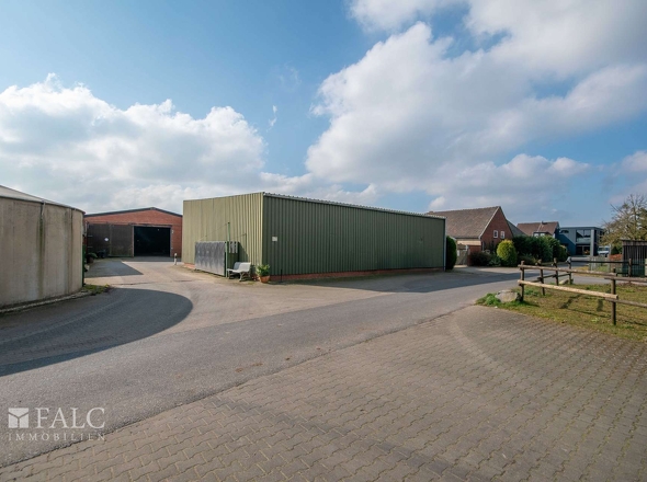 Zufahrt Hof und Halle