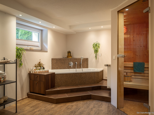 # Wohlfühltempel mit Sauna & Badewanne