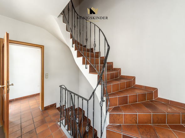 Treppenaufgang zum Dachgeschoss