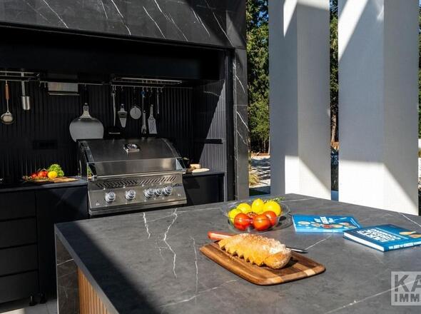 outdoor kitchen