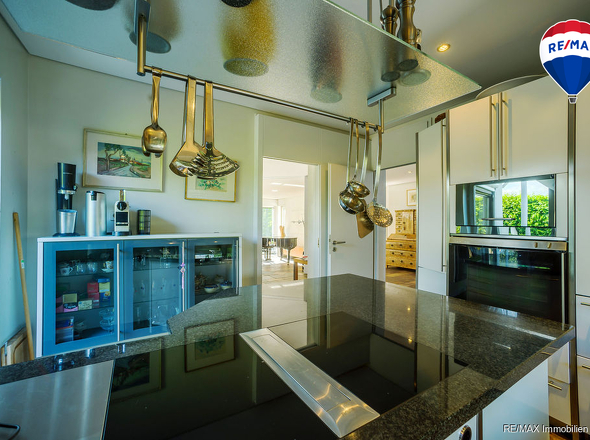 RE:MAXImmobilienDeLuxSaarlouisPicardKüche1 