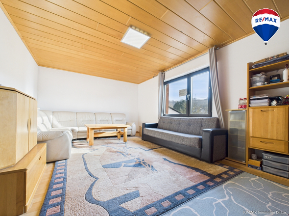 REMAX Immobilien DeLux Einfamilienhaus Wohnzimmer Schmelz Mark Borowicz