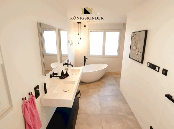 Bad mit Wanne/Dusche