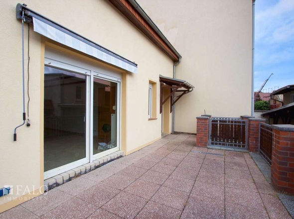 Terrasse mit Zugang Wohnzimmer 