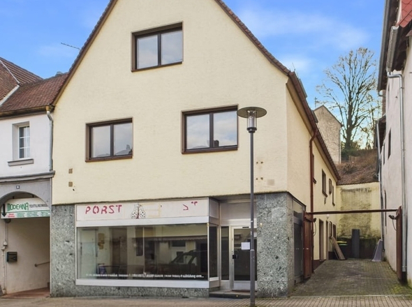 REMAX Immobilien DeLux Wohn-/Geschäftshaus Frontansicht Ottweiler Mark Borowicz REMAX Immobilien 