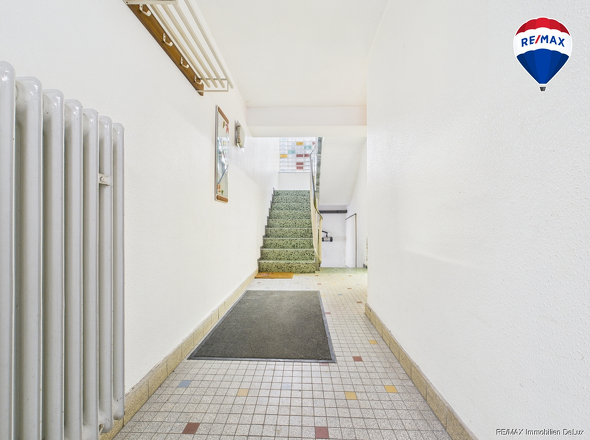 REMAX Immobilien DeLux Wohn-Geschäftshaus Diele Ottweiler Mark Borowicz